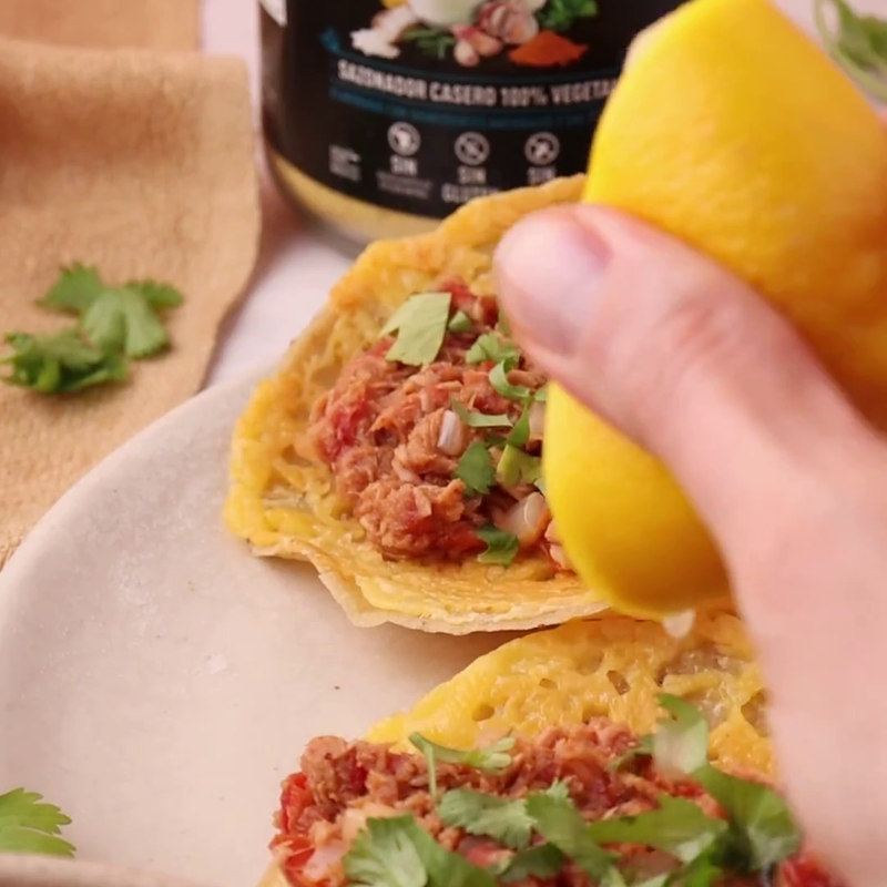 Tacos de Atún con Costra de Queso Manchego